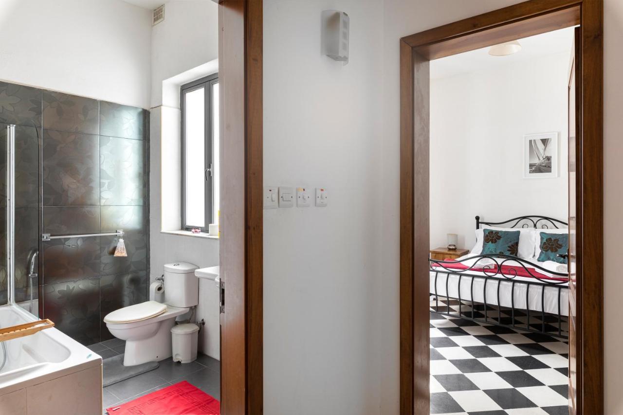 Traditional & Modern Maltese Townhouse - Rooftop Terrace And Sea Views, Close To Birgu Waterfront Cospicua Kültér fotó