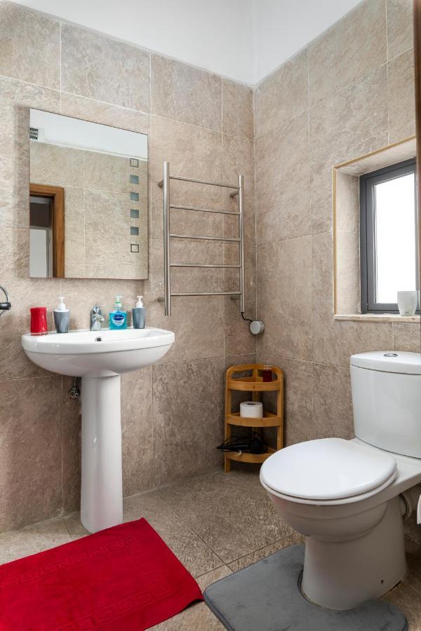 Traditional & Modern Maltese Townhouse - Rooftop Terrace And Sea Views, Close To Birgu Waterfront Cospicua Kültér fotó